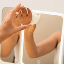 Espejo de Maquillaje Tríptico Recargable con Aumento y Luz LED